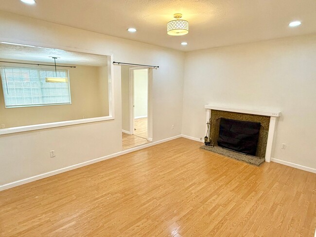 Photo - $3990 / 4 BR at a Prime Fremont Location!