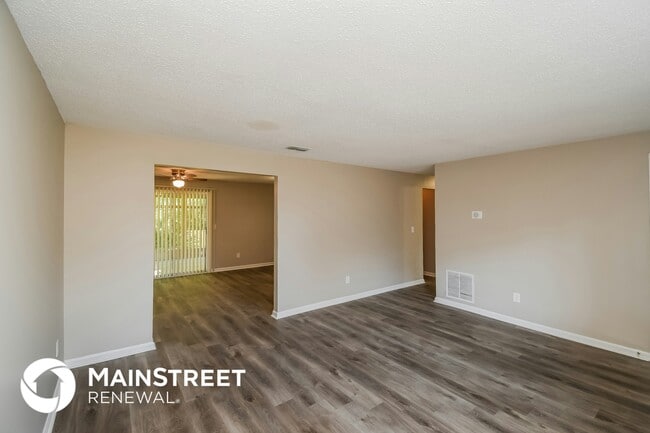 Photo - 1448 Raven Dr S
