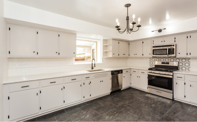 Photo - 10454 S Claremont Ave Unidad First Floor