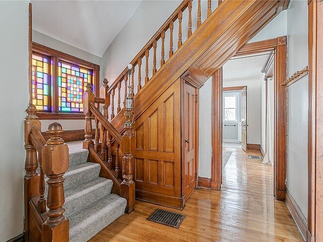 Photo - 407 Alexander St