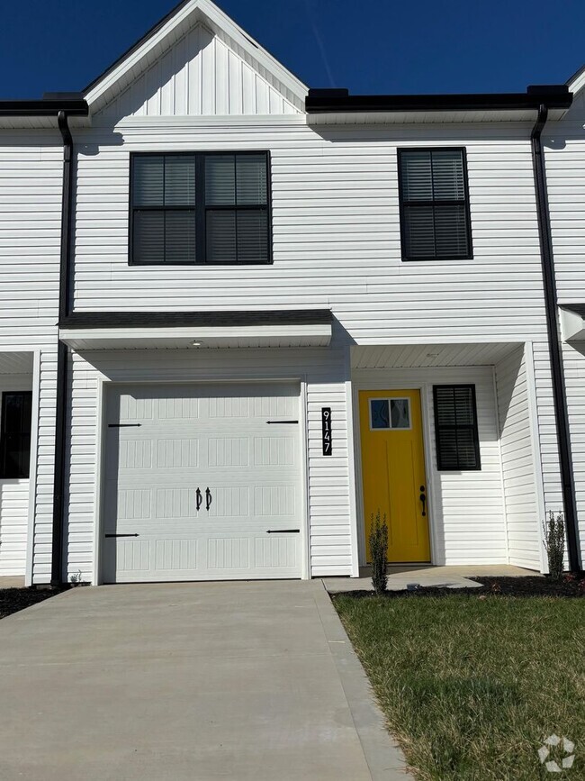 Building Photo - Knoxville 37920 - 3 bedroom 2.5 bath - cal... Rental