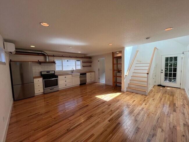 Photo - DHH1951 (HOLD FUNDS) Unidad B