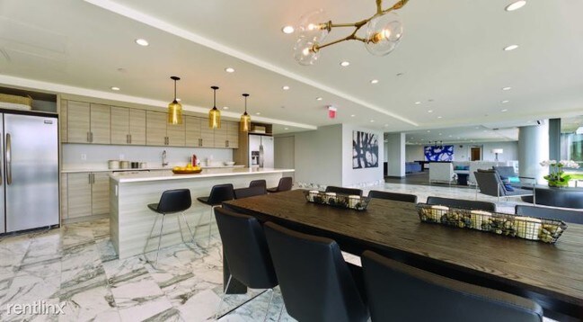 Photo - 2036 Hudson St