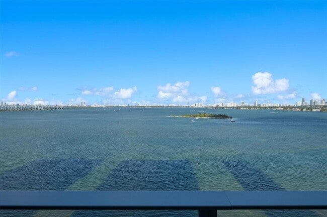 Building Photo - 700 NE 24th St Unit 4504