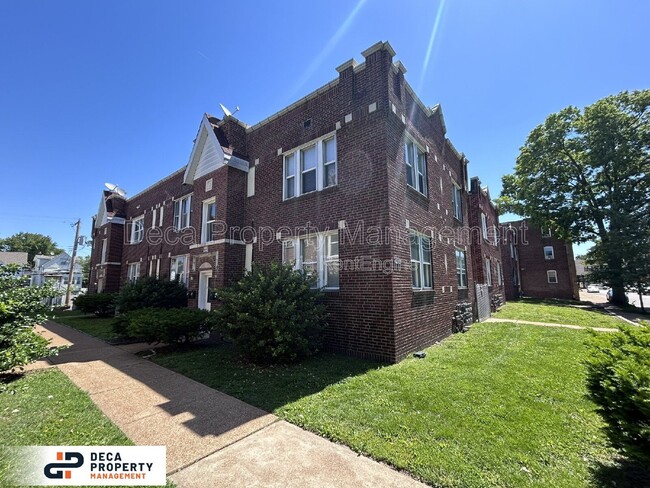 Building Photo - 4227 Ellenwood Ave Unit 101
