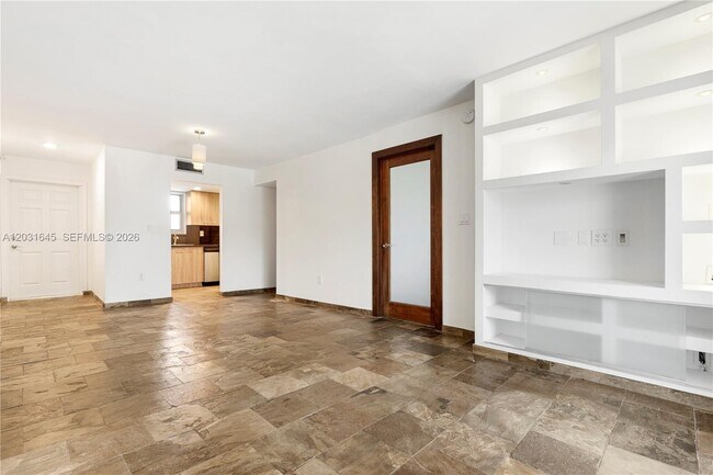 Photo - 1674 Bay Rd Unidad 301