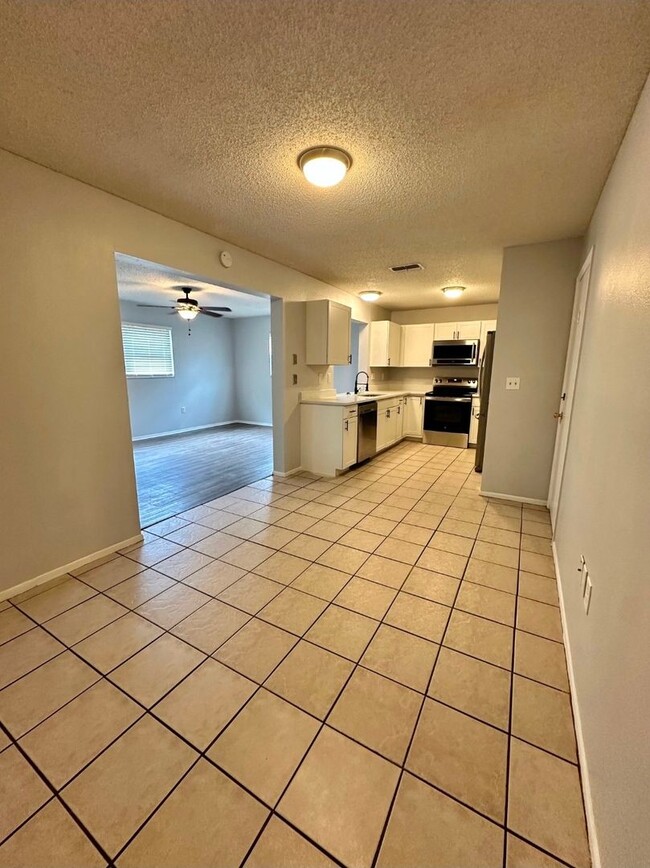 Photo - 3 bedroom 2 bathroom house fully fenced in...