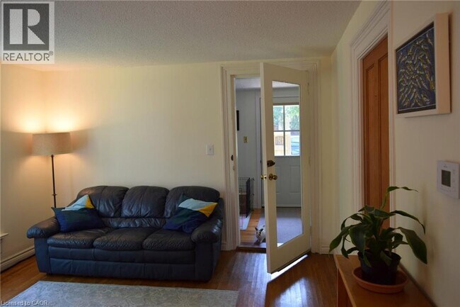 Photo - 201 Melville St