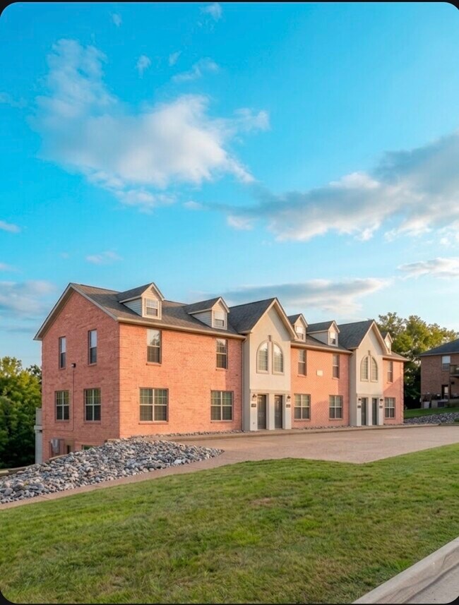 Building Photo - 1607 Meadow Spring Dr Unit 1