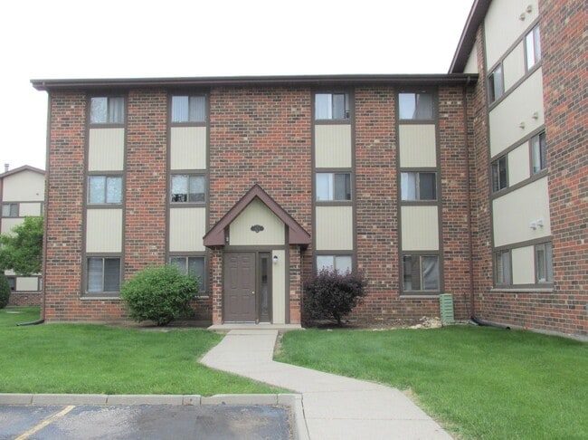 Building Photo - 429 Berkshire Dr Unit 11