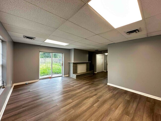 Photo - 198 Salem Dr