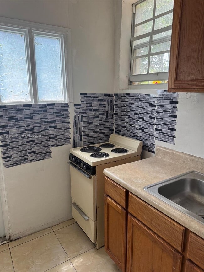 Photo - 401 NE 174th St Unidad 0