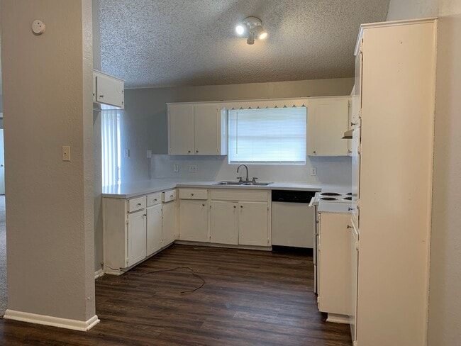 Photo - 805 Orleans Dr