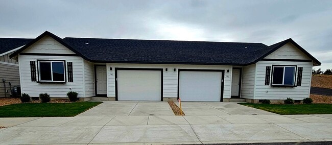 Building Photo - Newly Constructed 2 Bedroom, 2 Bathroom Home with Garage