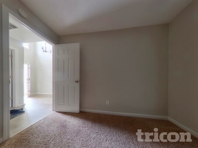 Photo - 6452 Shadow Ct