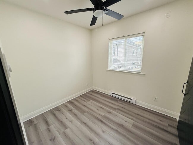 Photo - 7012-194B 194b St