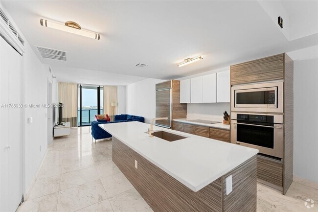 Building Photo - 460 NE 28th St Unit 3407 Rental