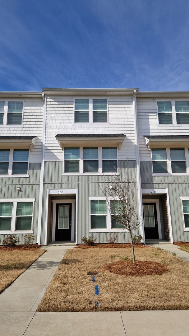 Building Photo - Brand New Townhome | 3 BR/3.5BA | 1-Car Garage | Near Downtown Mooresville