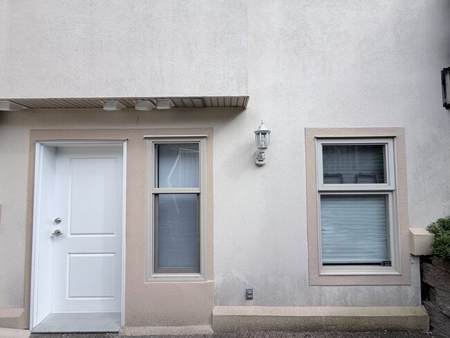 Photo - 11271 162A St