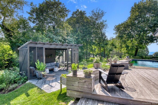 Photo - 495 Maple Ln