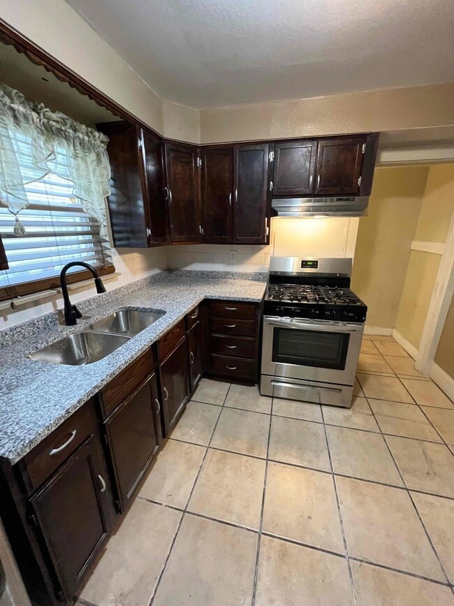 Photo - 400 Noble Ave