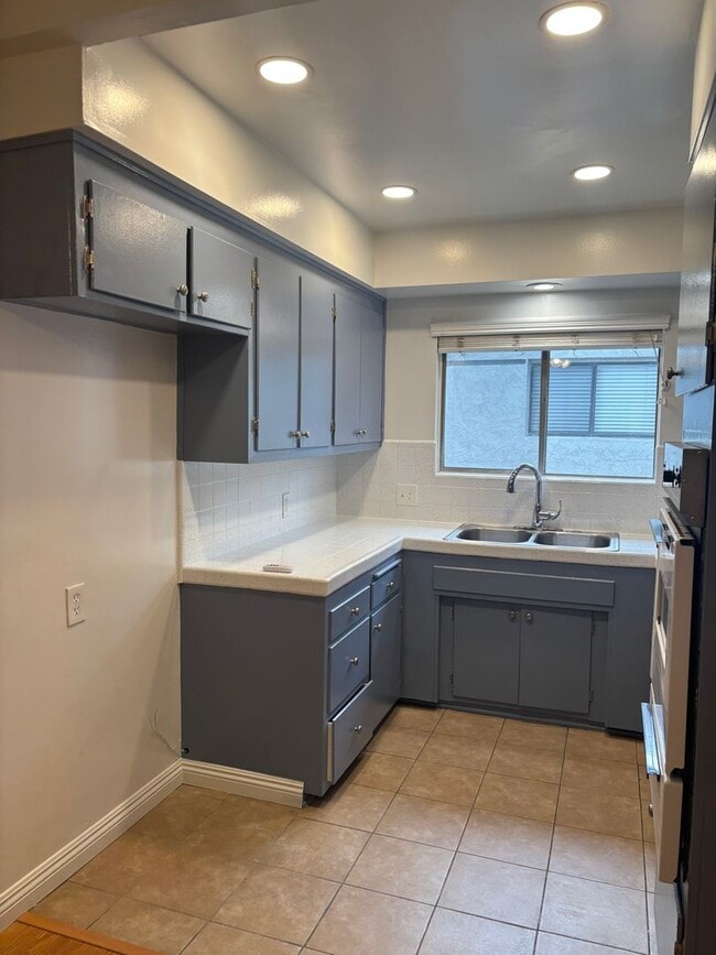 Photo - 1147 San Rafael Ave Unit F