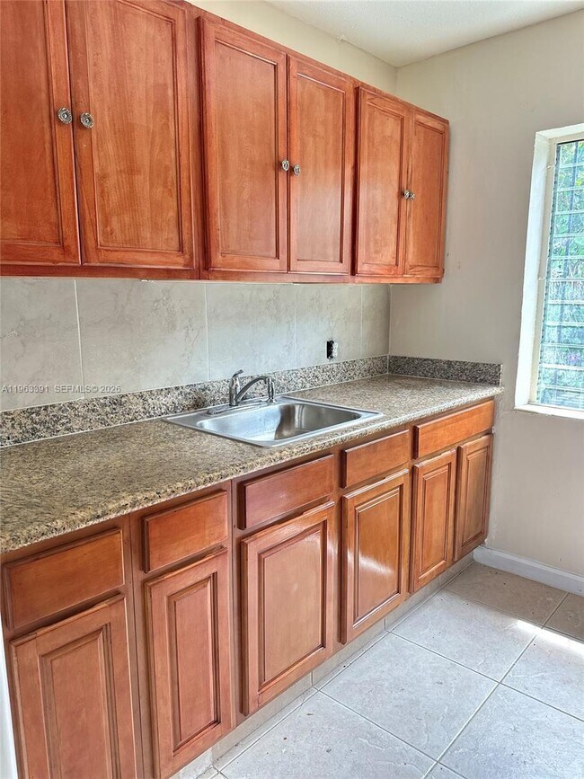 Photo - 956 NE 80th St