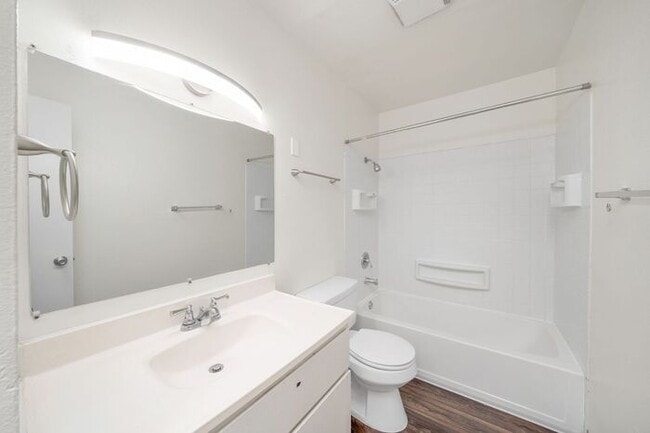 Photo - 3 bedroom 1 bath apt! 1ST MONTH RENT FREE!!!