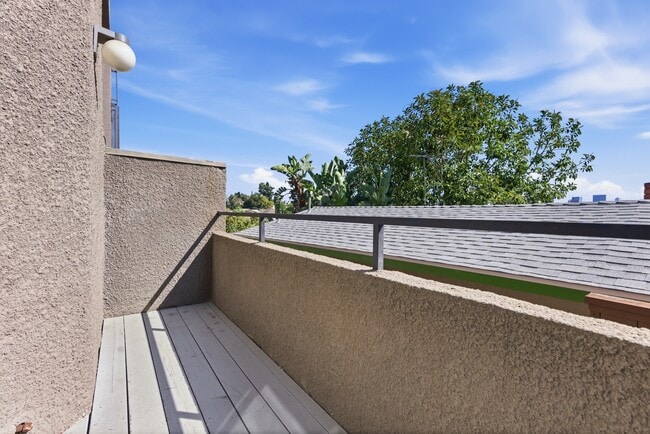 Photo - 1083 1/2 W Kensington Rd Unit 1083 1/2 W. Kensington Rd