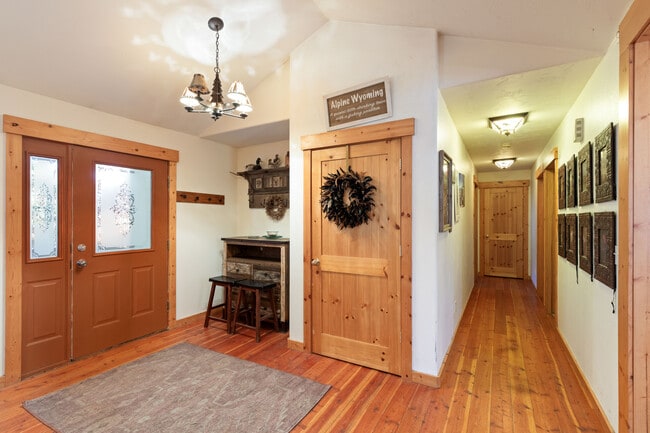 Photo - 404 Snake River Dr