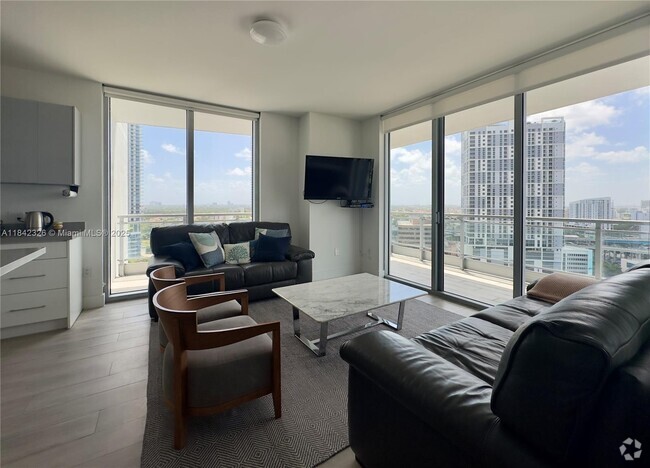 Building Photo - 90 SW 3rd St Unit 2012 Rental