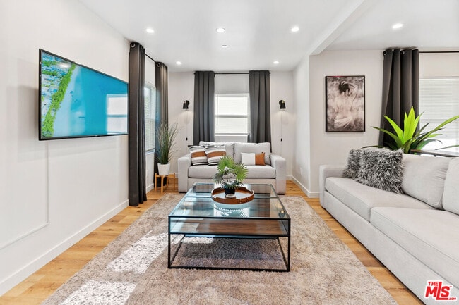 Photo - 5500 Morella Ave