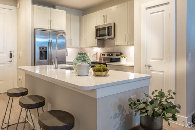1 BR, 1 BA - 671 SF - A2