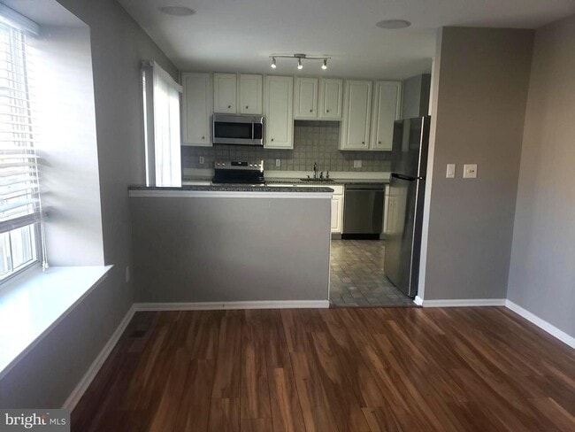 Photo - 5002 Essex Ln