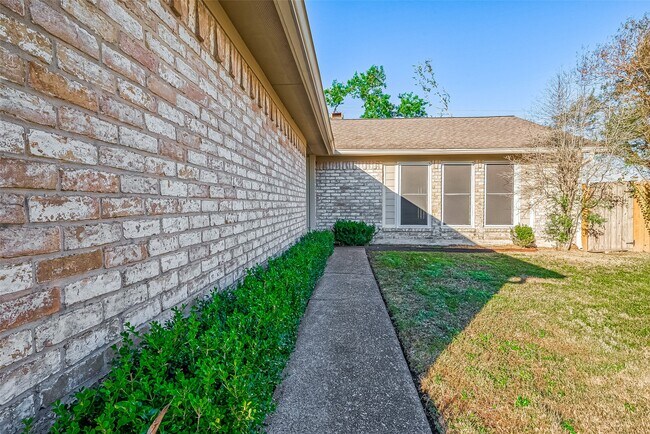 Photo - 610 Bienville Ln