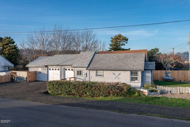 Building Photo - 1051/A/ Unit 1051/A/B