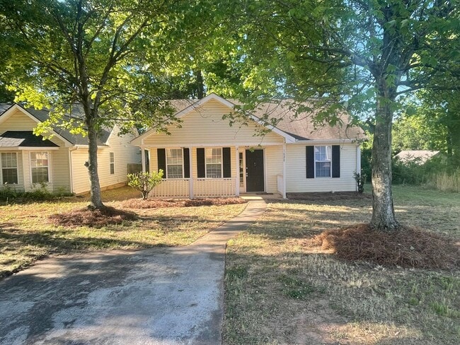 Building Photo - Charming ranch-style 2 Bedroom 1 Bath home in Pineville offering comfortable single-level living.
