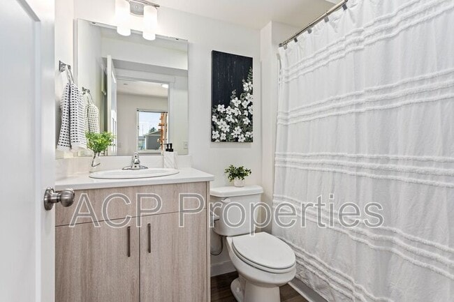 Building Photo - 665 E Badger Rd Unit #205 Rental