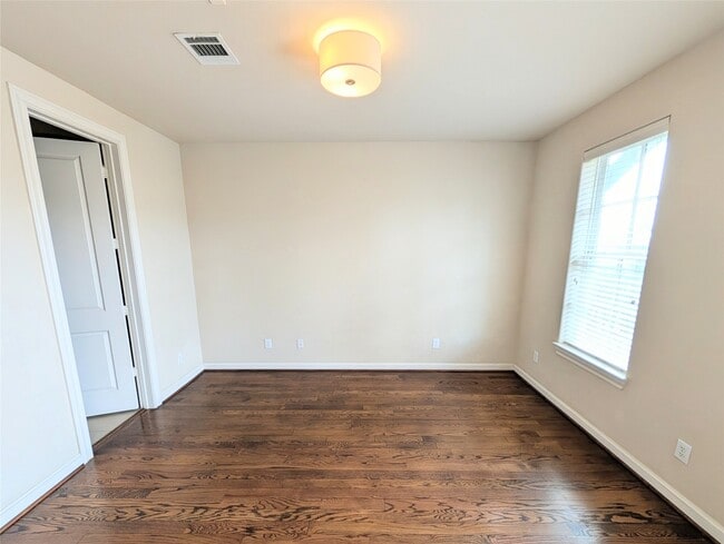 Photo - 226 E 28th St