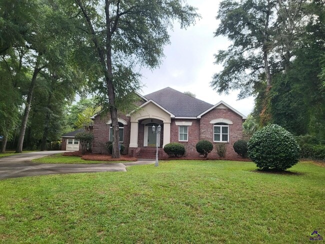 Building Photo - 406 Royal Crest Cir