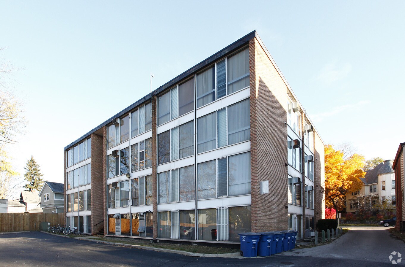 Photo - 520 Packard St