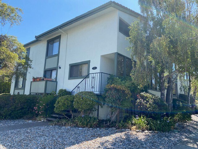 Corner Lot - 1155 Bayswater Ave Unit 102