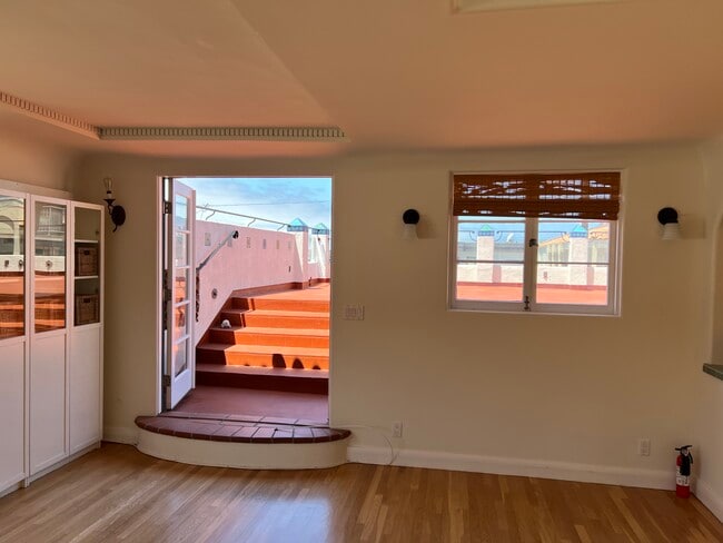 Building Photo - 435 Manhattan Ave Unit A