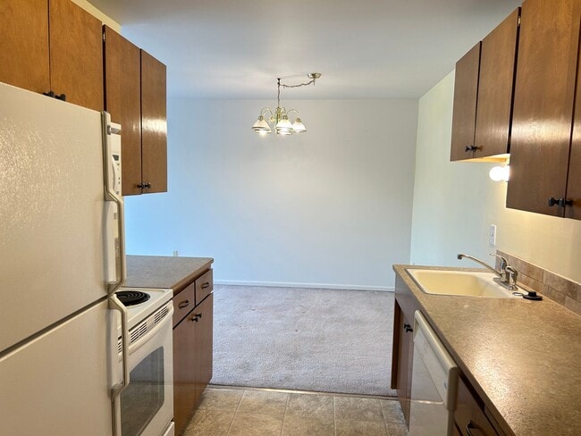 Photo - Spacious 2 Bed, 1 Bath Apartment at Lynnwood - 62+ Living!!
