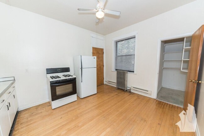 Photo - 923 W Waveland Ave Unit # 02D