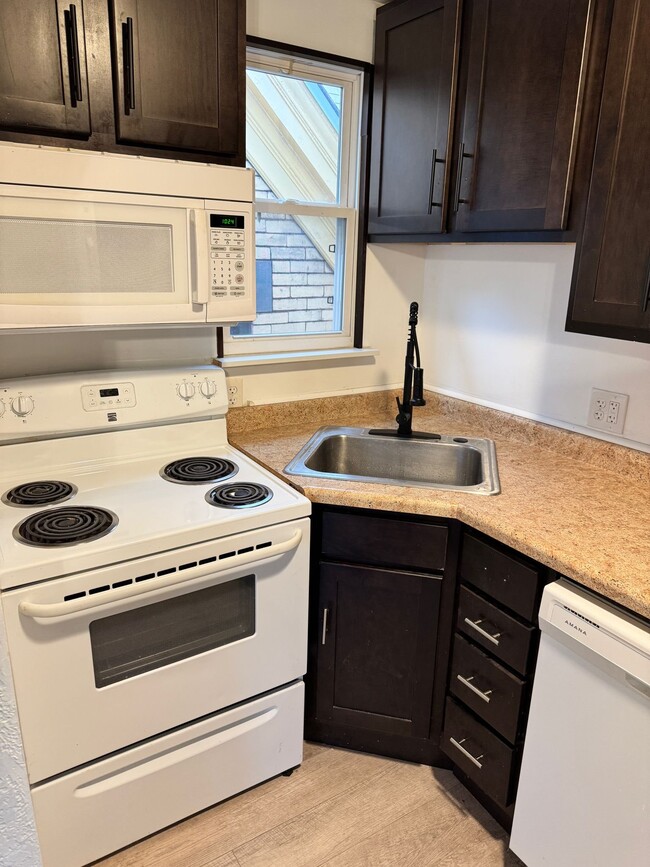 Photo - 303 Peebles St Unidad 3