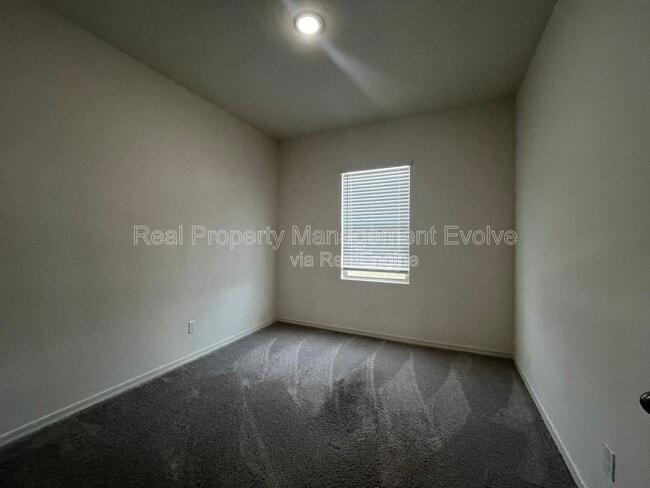 Photo - 19434 W Hazelwood St