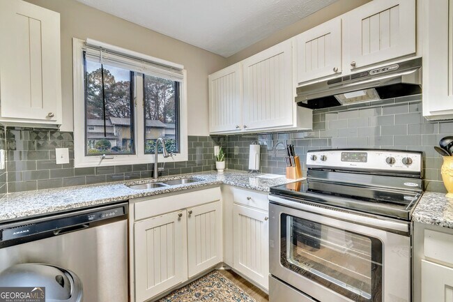 Photo - 1695 Wynndowne Trail