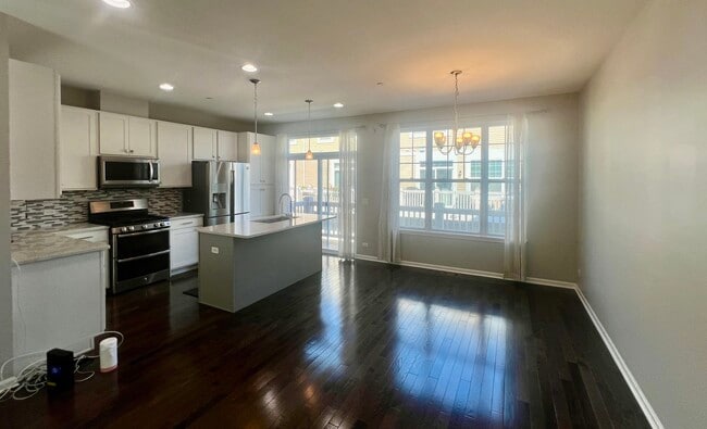 828 Center St