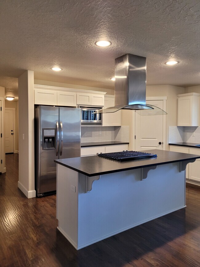 Photo - 3170 NE Coho St